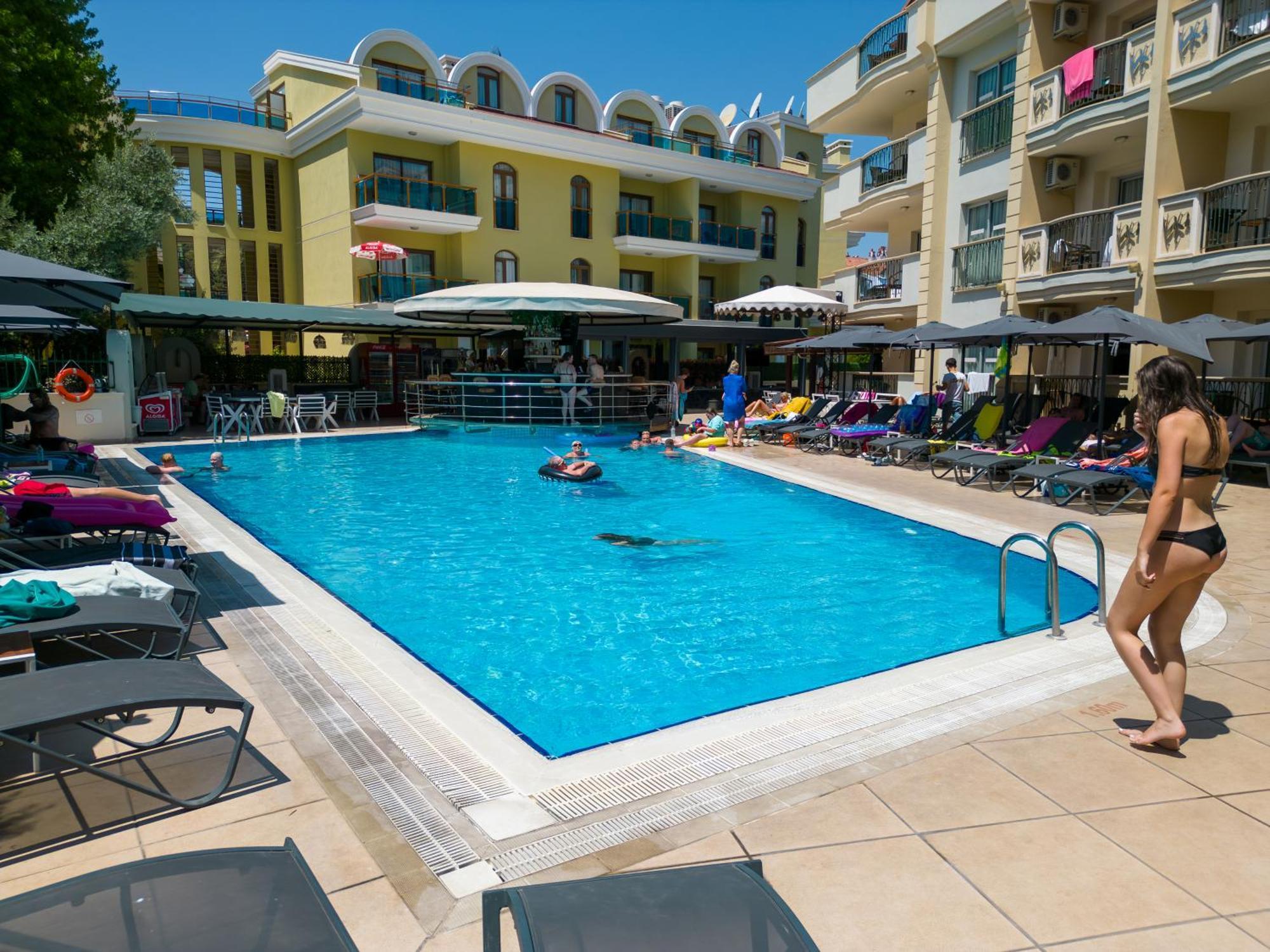 Club Karakas Otel 4*